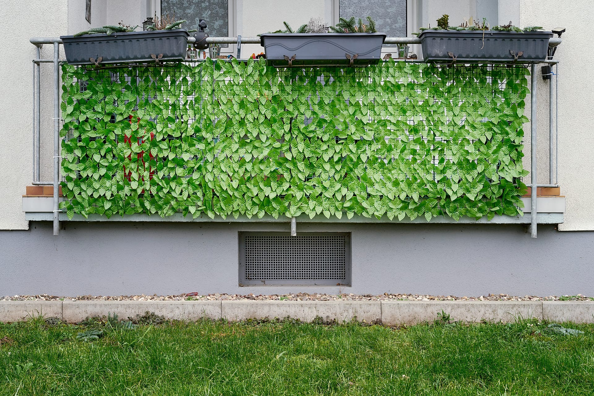 Verdant Balcony Veil